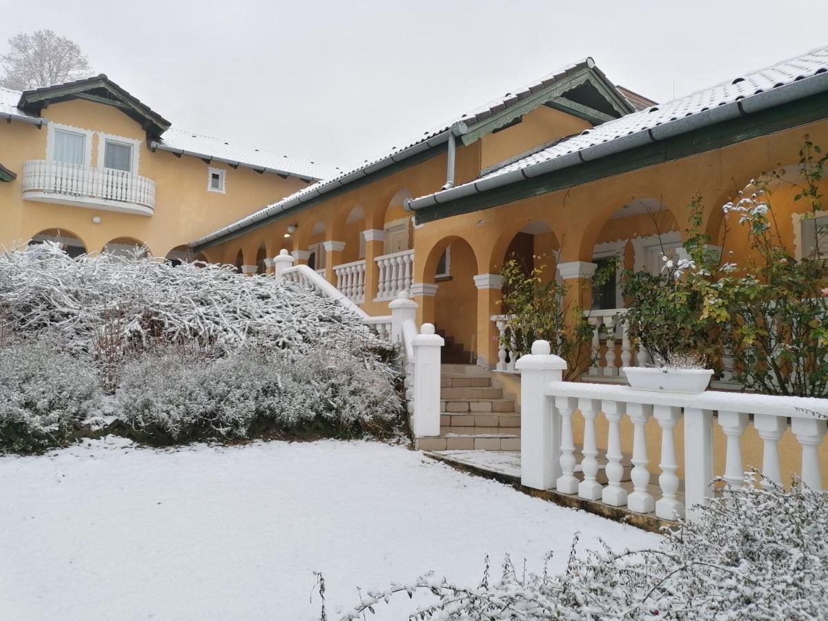 Panorama Birtok - Wellness Panzio, Konferencia Es Rendezvenykoezpont Bed and Breakfast Győrújbarát Eksteriør billede